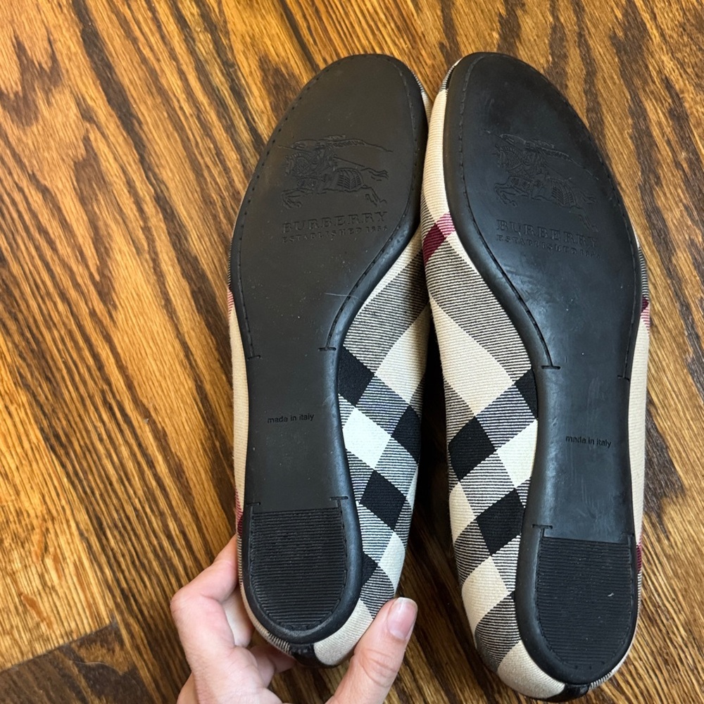 Burberry Women's Plaid ballet Flats - shoes Black, White, and Tan - Picture 3 of 6